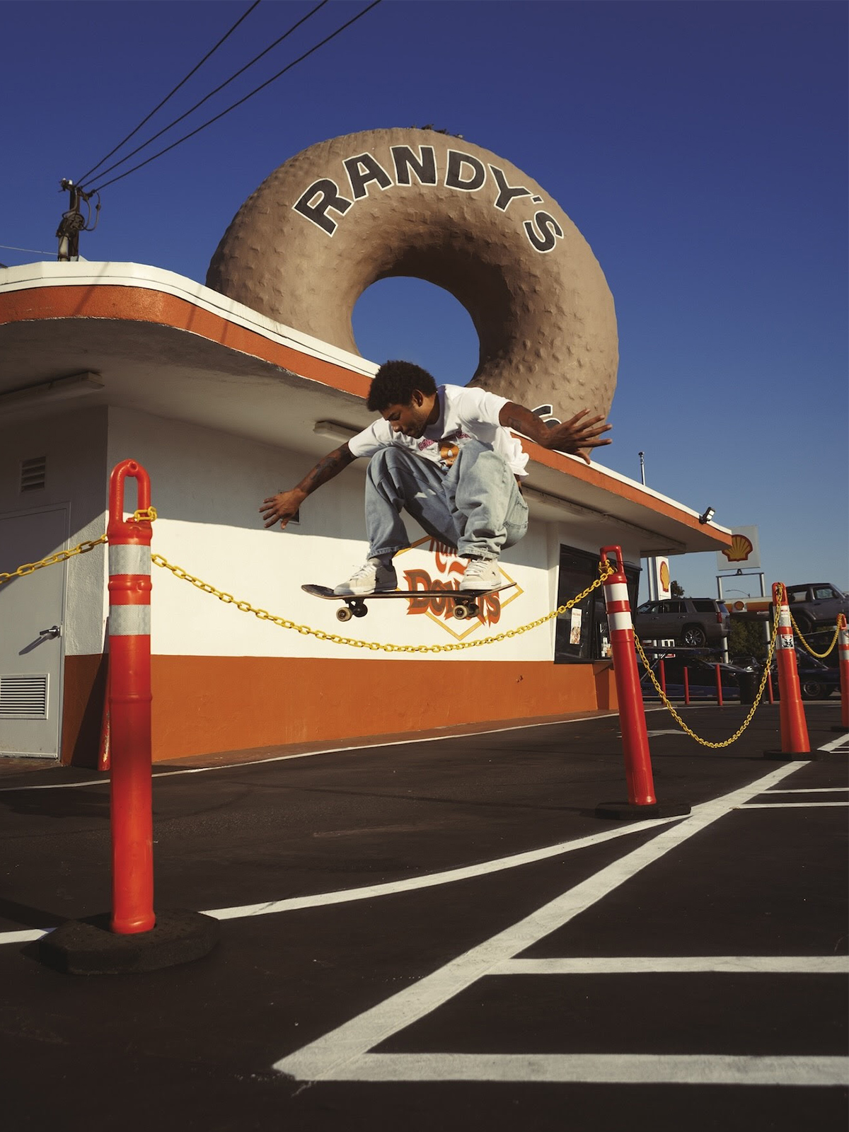 Sk8 & Glaze: Patinetas y grafiti en Randy's Donuts. 2 MAPLE RANYS DONUTS SK8 5