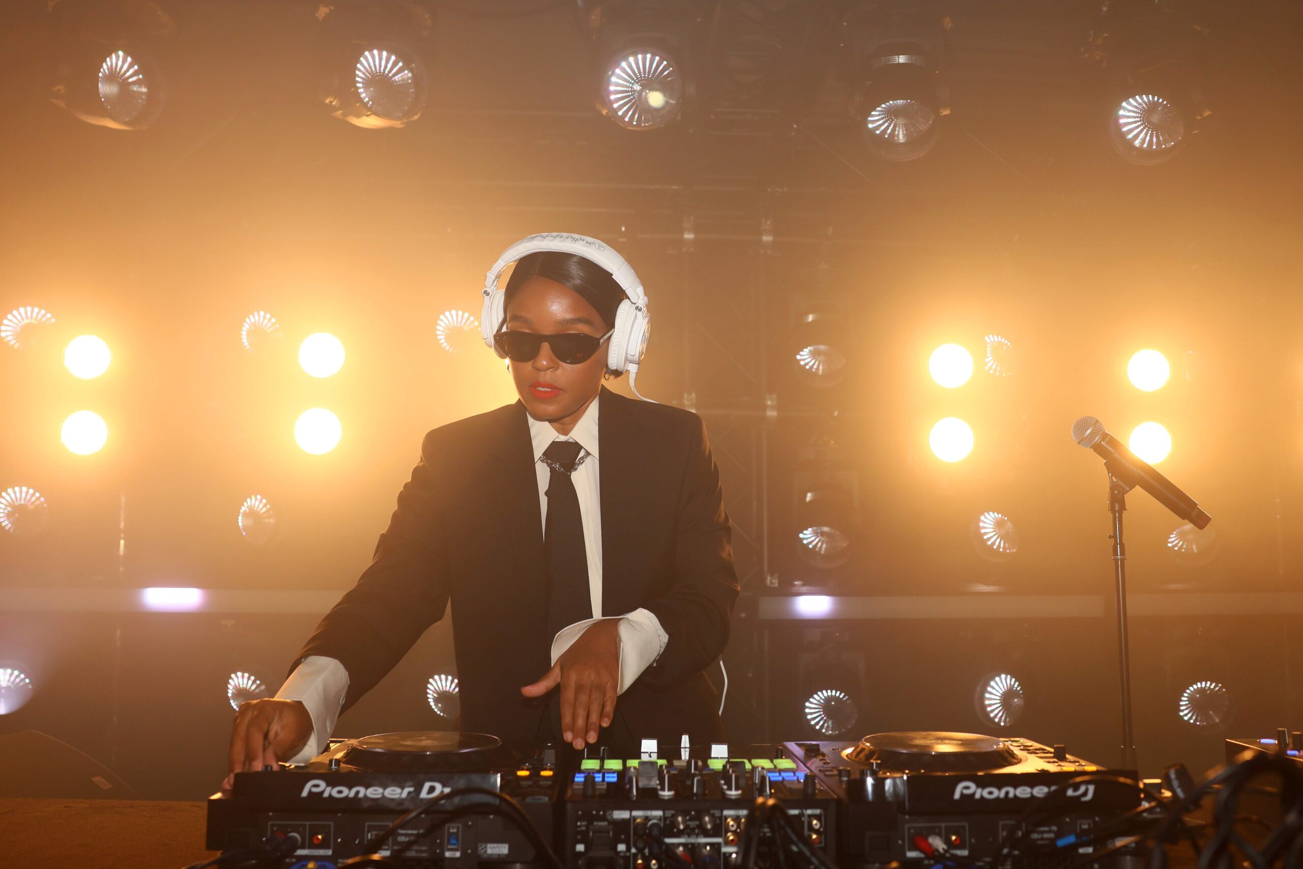 The Prada Sound llega a Berlín. 3 DJ Johnny Jane AKA Janelle Monae 2 scaled