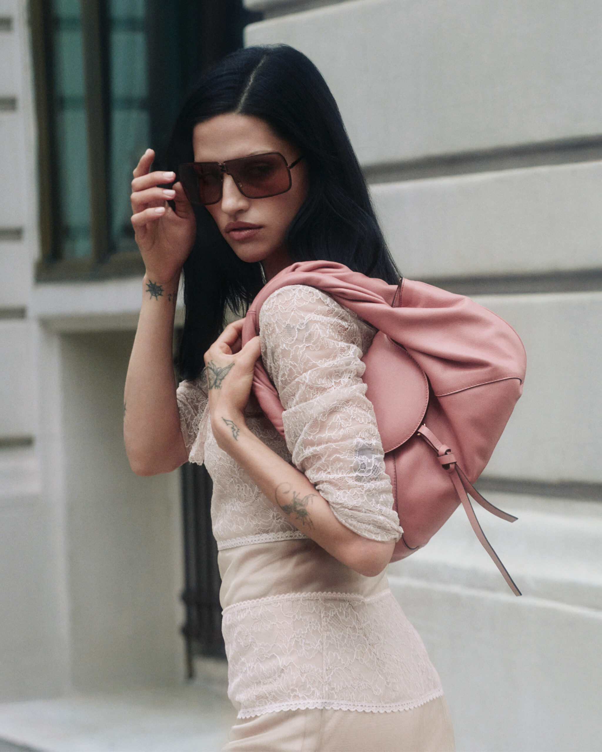 FENDI vuelve a lanzar su Spy Bag. 3 FENDI SPY BAG RETURNS DIGITAL CAMPAIGN GABBRIETTE 01 4X5 scaled